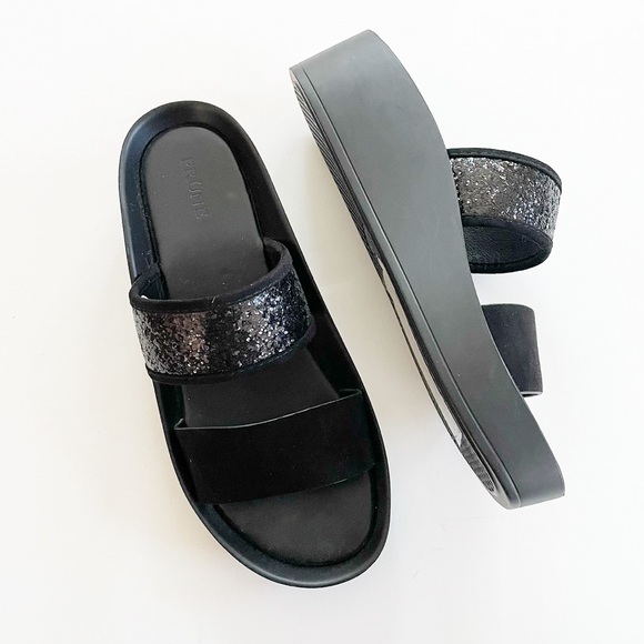 new PRUNE sandals - Picture 1 of 7